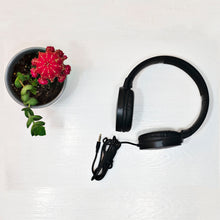 Load image into Gallery viewer, Magnavox MHP5026M-BK Stereo Headphones with Microphone in Black
